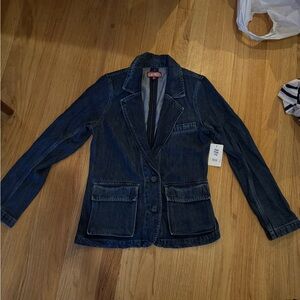 Lucky Brand NWT Women's Denim Blazer with front pockets and shoulder pads